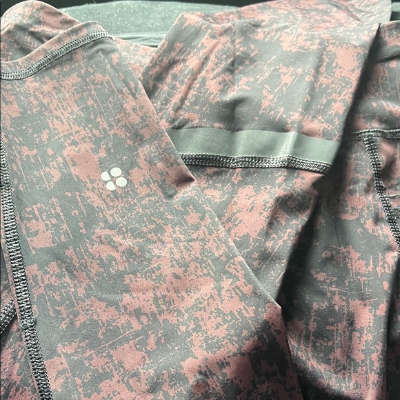 Sweaty Betty Pink and Black Leggings - Picture 2 of 5